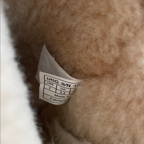 UGG Bailey Bow Boots - Picture 4 of 7